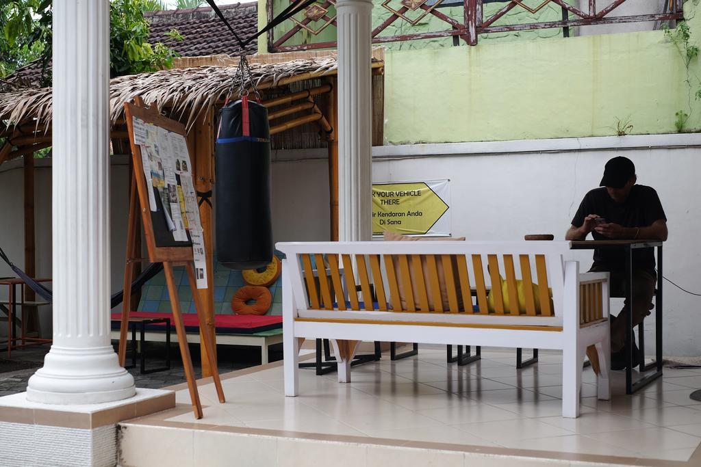 Hoz Bed & Breakfast Джокьякарта Экстерьер фото